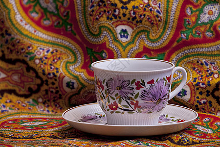 茶杯 带有花纹装饰桌子奢华装饰品骨瓷丝绸餐具用具图案茶托茶馆图片