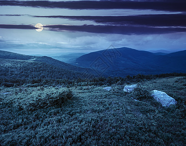 夜间山中满山白石高清图片