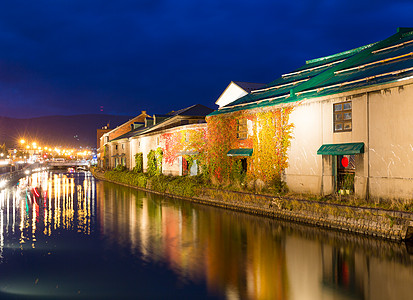 小樽运河在晚上晚上在北海道的奥塔鲁运河背景