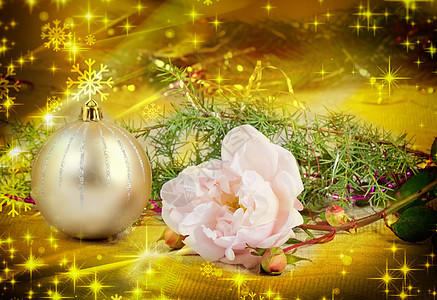 圣诞节和新年的装饰乐趣白色玫瑰花环绿色蜡烛背景图片