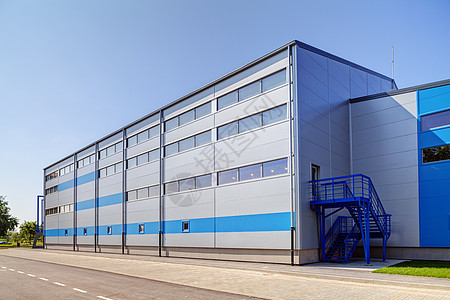 工业建筑上的铝立面商业入口控制板线条货运窗户金属天空贮存职场图片