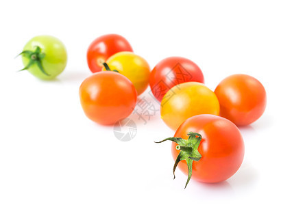 白色背景的新鲜彩色樱桃西红柿 生菜和美食营养蔬菜叶子烹饪花园食物水果饮食植物图片