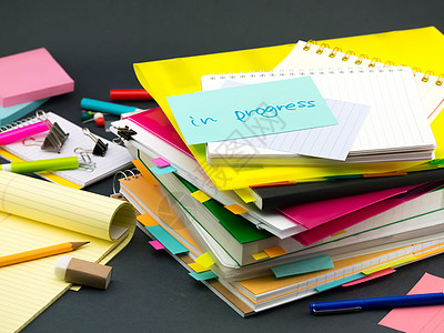 商业文件的堆叠进行中文件夹打印活页白色工作学校档案文书办公室学习图片