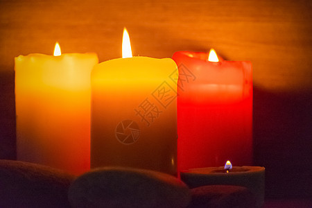 无标题灯芯蜡烛红色圆形桌子火焰假期庆典黄色燃烧背景图片