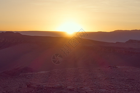 智利圣佩德罗德阿塔卡马日落时的瓦莱德拉月娜 智利高原旅行风景山谷太阳地标冒险火山沙漠火星图片