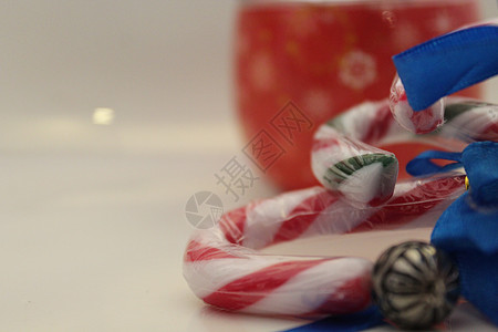 带有糖棒的圣诞装饰品甘蔗条纹假期传统季节食物酒吧手杖薄荷糖果图片