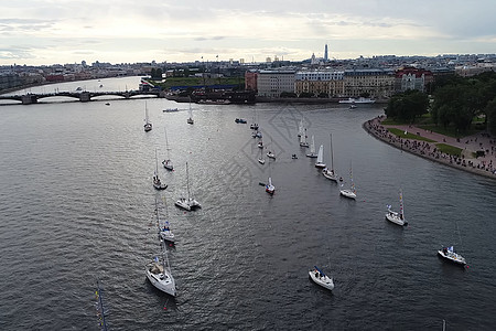 圣彼得堡游艇节 在河内小湾上游艇在河内游艇太阳冲浪团队假期蓝色旅行帆船运动员活力帆船赛图片