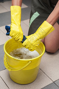 清洁概念照片警告工作扫帚大理石办公室洗涤剂危险卫生女性蓝色图片