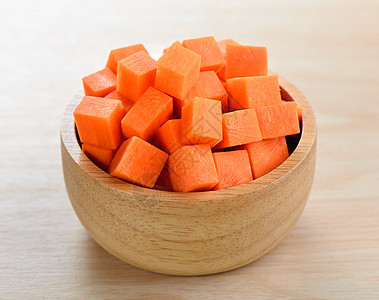 木碗中胡萝卜片烹饪圆圈黄色白色橙子食物萝卜圆形团体蔬菜图片