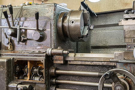 旧铣床 重工业设备 工厂里的旧机器图片