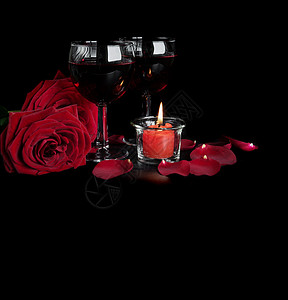 黑色玫瑰和红葡萄酒火焰玻璃庆典红色烛台假期花瓣高脚杯会议燃烧图片