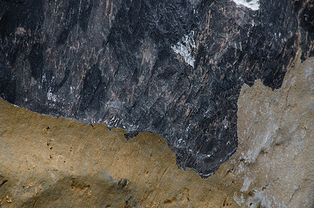 挖掘石灰岩的露天矿坑挖掘机矿业石头卡车倾倒车辆岩石矿物地球环境图片