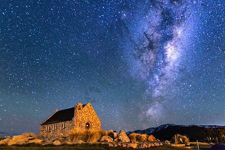 新西兰Tekapo湖好牧人教堂上空的银河星系教会星星夜景天文流星假期辉光星座天文学图片