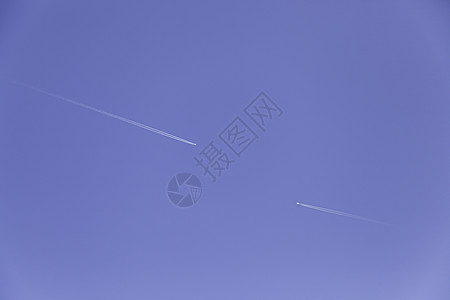 飞机在空中飞行假期痕迹轨迹航班运输喷射运动气氛空气尾迹图片