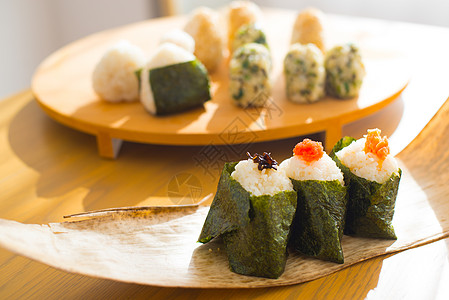大米球 Onigigiri舞会便当烹饪海藻寿司吸引力筷子旅游海洋食谱图片