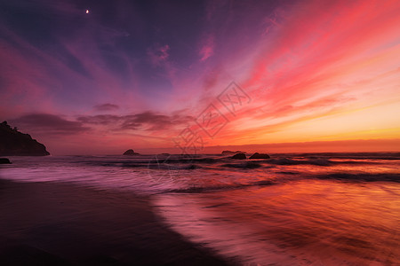 落基太平洋西北海滩日落蓝色海岸风景石头地平线海浪岩石场景旅行海滩图片