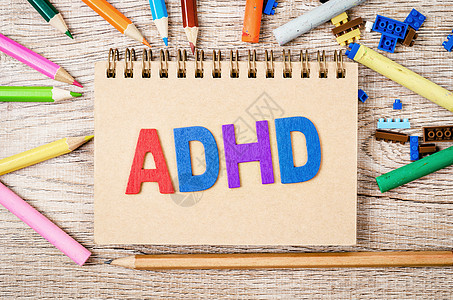 注意力缺乏多动症障碍或ADHD概念赤字教育缩写诊断木板拼图症状铅笔医生婴儿图片