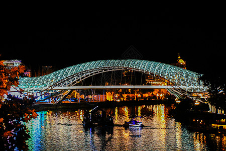 和平之桥是一个弓形行人桥 是钢铁城市墙纸地标旅游建筑学反射玻璃水平大灯国家图片