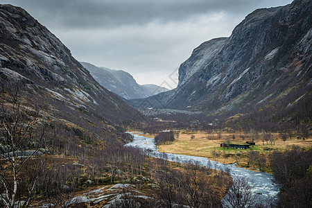 挪威冬季寒冷的挪威 Fjord 山谷山图片