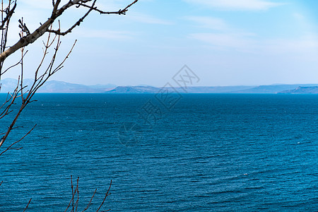 来自海参松市的阿穆尔湾景象建筑喇叭起重机港口房子运输摩天大楼金子旅行边缘图片