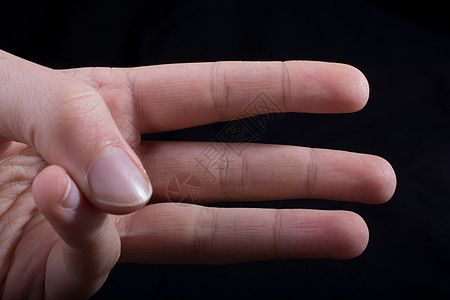 三只手的三根手指 部分在眼前看到身体皮肤手势问候语手臂倒数食指数数展示指甲图片