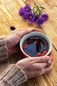 秋秋茶生活艺术咖啡店饮料茶碗木板食物红色桌子叶子图片
