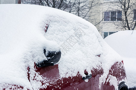 越野汽车城市降雪 车里有部分被雪覆盖下雪运输越野街道季节汽车发动机漂移车辆天气背景