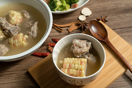 玉米猪肉汤 美味的中国菜厨师木头营养美食香料午餐桌子酱油猪排食物图片