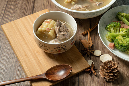 玉米猪肉汤 美味的中国菜营养学午餐浓汤木头饮食食物香料酱油桌子烹饪背景图片