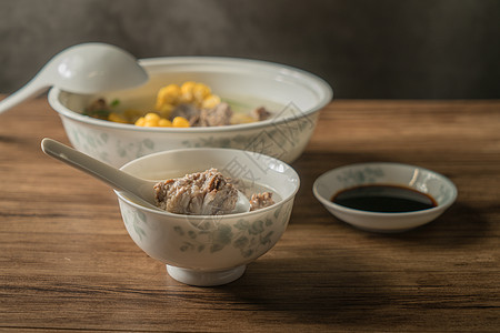 玉米猪肉汤 美味的中国菜桌子饮食酱油烹饪木头勺子食物香料猪肉营养图片