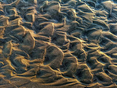 在 san 中由水制成的古玩形成气候地面干旱地形海岸灰尘沙丘假期波浪阴影图片