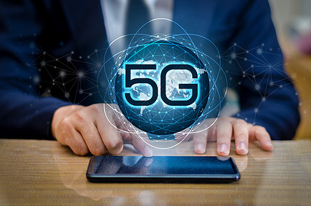 宽带速度电话 5g 地球商务人士连接全球服务员手拿着一个空的数字平板电脑与智能和 5G 网络连接概念宽带技术按钮商务商业插图屏幕人士手机背景