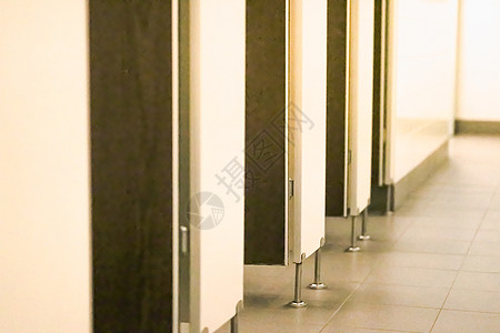 男性厕所的门图片