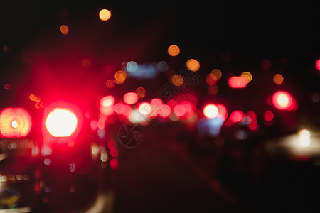 车尾灯在黄昏的路上闪亮街道场景交通高峰夜生活大灯市中心安全时间汽车图片