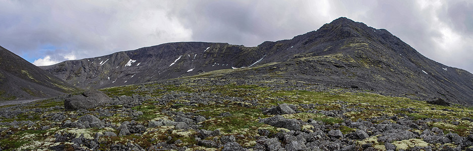 基比尼山脉山区山谷全景 北面山峰图片