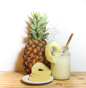 果汁菠萝饮料和冰淇淋新鲜菠萝玻璃凤梨饮食热带桌子饮料白色食物黄色营养图片