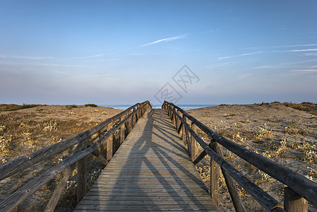 海滩木板方式日出高清图片