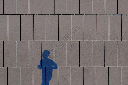 投射在公交车站的人影训练慢跑者赛跑者活动建筑学正方形运动员墙壁立方体活力图片