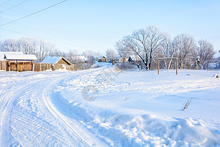 冬季大自然的美丽季节天气天空旅行太阳阳光草地小屋邮政农村图片