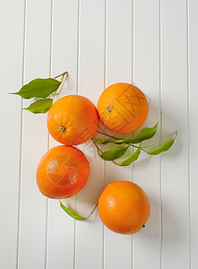 新鲜熟熟橙子树叶食物团体水果高架图片