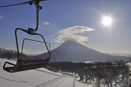 日本北海道滑雪团体爬坡活动友谊假期闲暇力量粉末战俘跑步图片