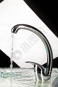 水混合器淋浴灯光白色管道浴缸合金盆地温泉剪裁黄铜图片