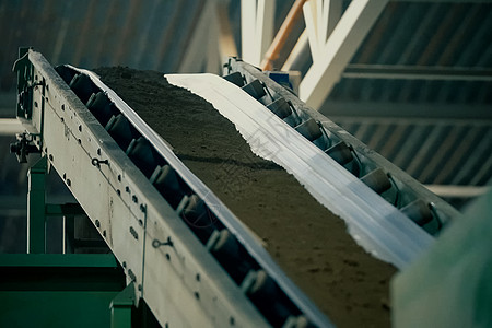 砖头生产的克莱传送线砂砾金属烘干工厂房间材料店铺砖厂面砖作品背景图片