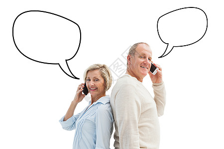 快乐的成熟情侣在电话上交谈的复合图像技术夫妻衬衫演讲休闲话框男人女性讲话服装图片