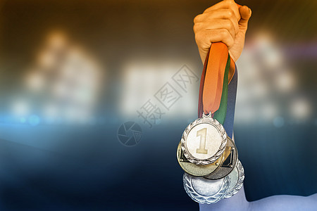 运动员在胜利后获得金牌的复合形象女士计算机女性播放器亮度金属奖牌徽章绘图游戏图片