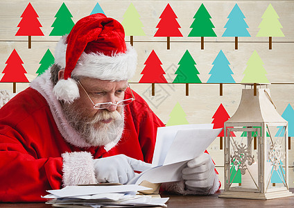圣诞老人读圣诞节的祝词信信封眼镜喜庆专注清单宗教戏服奇观灯笼庆典图片
