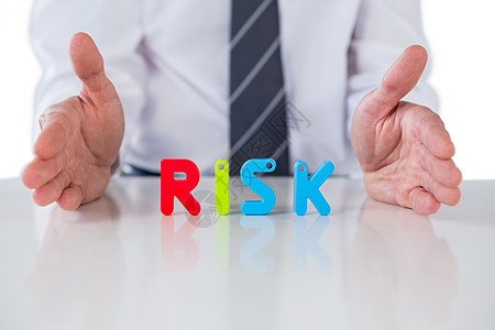 商务人士展示一个字 RISK危机企业家挑战平板触摸屏战略风险桌子工作电脑图片