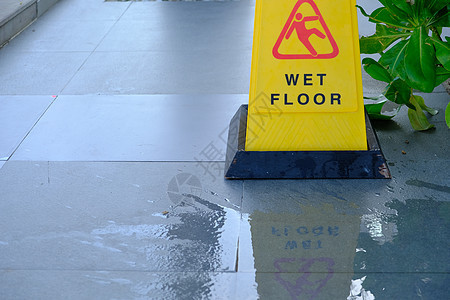 显示警告注意湿地板的黄色标志Name图片