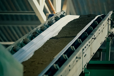 砖头生产的克莱传送线黏土金属工厂机器制造业烘干制作室流水线加载商业背景