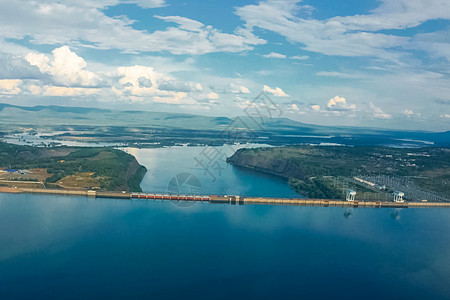 以大坝和江河为景点的多年度水力发电站植物农村场景活力发电机天空工程发电厂水电涡轮图片